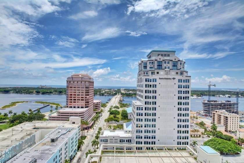 Experience unparalleled luxury in the heart of downtown City - photo 49