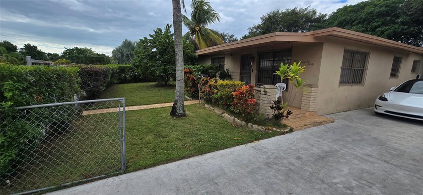 A corner lot home with a very nice size backyard for - photo 4