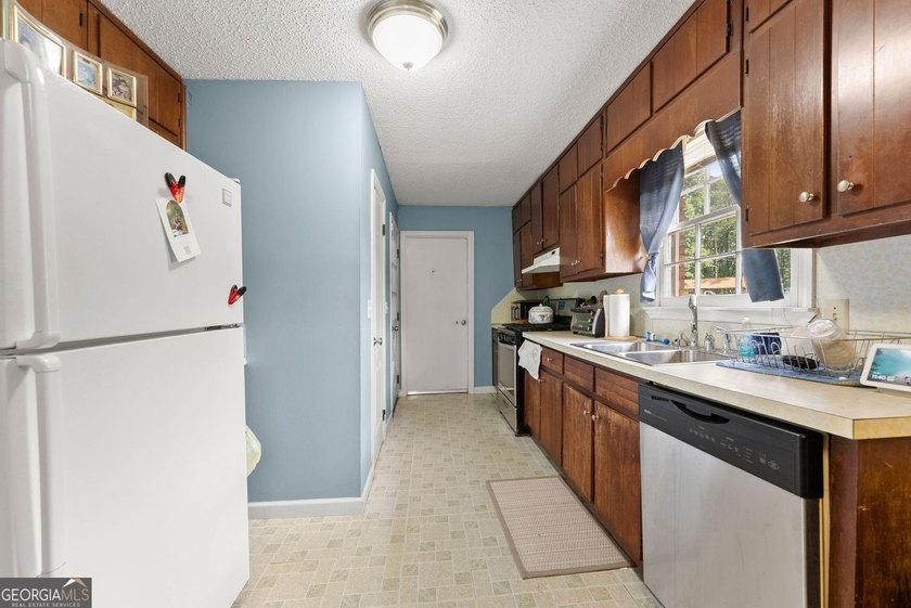 Discover the possibilities with this charming brick ranch - photo 11