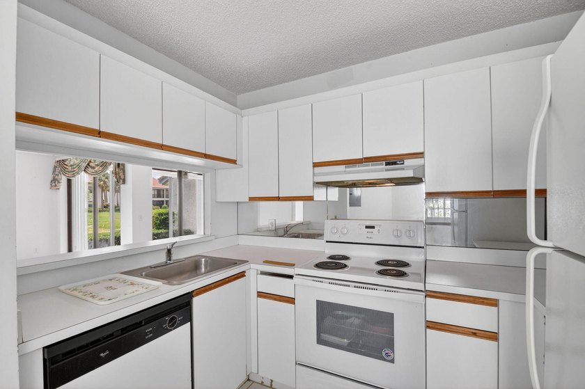 Create your own masterpiece in this spacious first floor lake - photo 12
