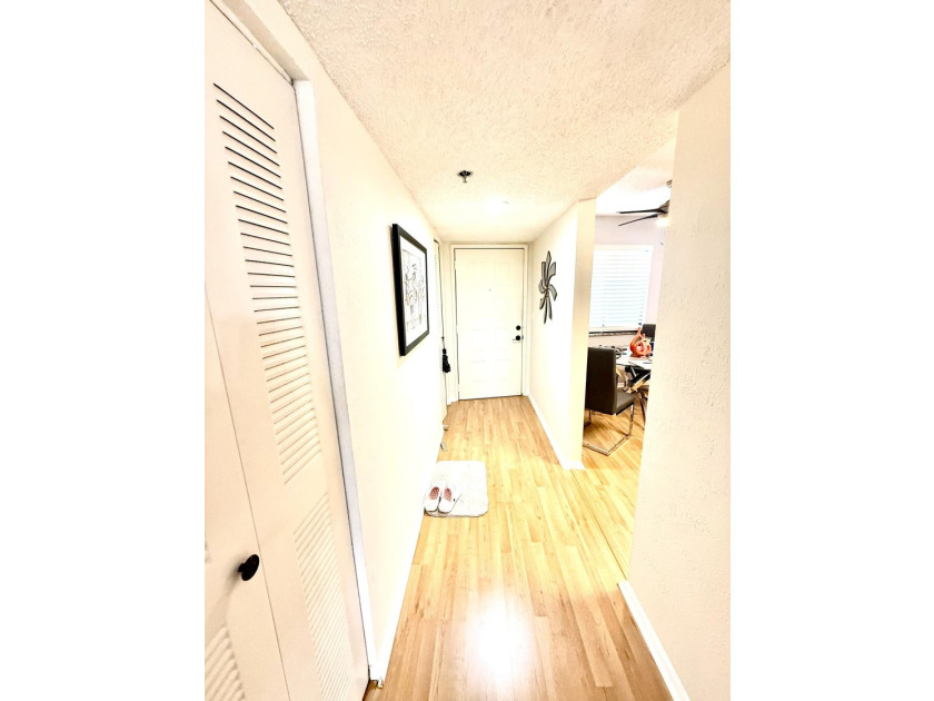 Beautifully upgraded 6th-floor condo in desirable Huntington - photo 7