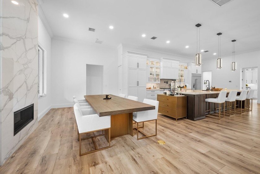 Experience the perfect blend of luxury, privacy, and modern - photo 7
