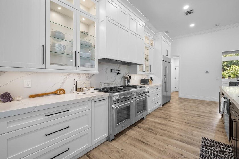 Experience the perfect blend of luxury, privacy, and modern - photo 8