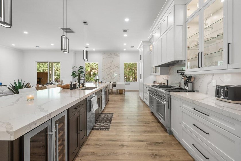 Experience the perfect blend of luxury, privacy, and modern - photo 9