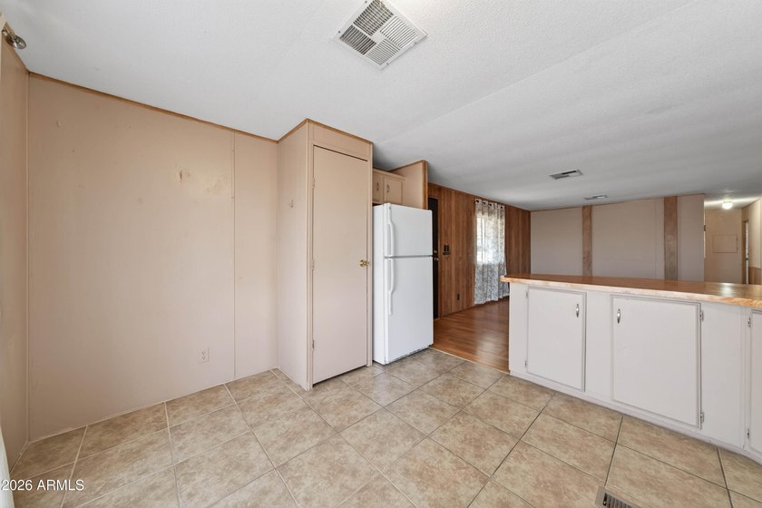 Discover comfortable living in a peaceful cul de sac with this - photo 21