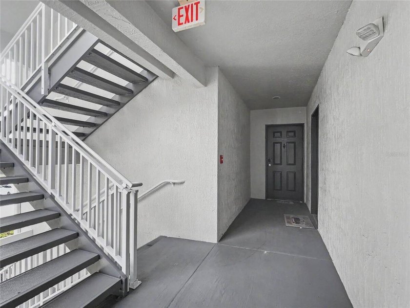 Charming 1-bedroom, 1-bath condo offering 861 Sq.ft of - photo 22