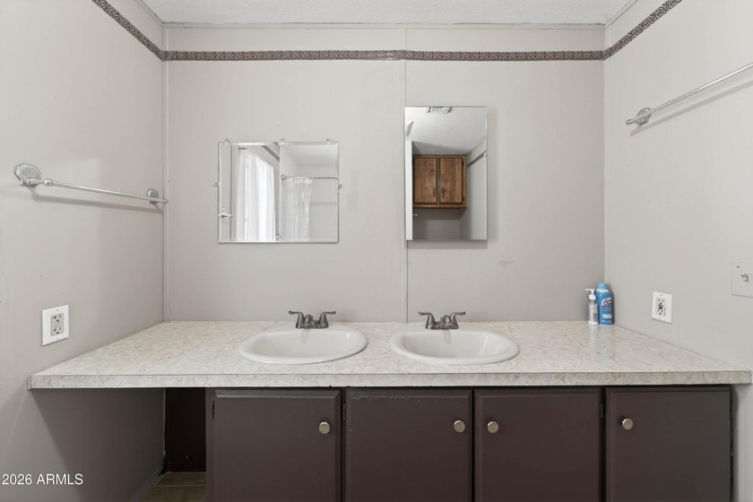 Discover comfortable living in a peaceful cul de sac with this - photo 26