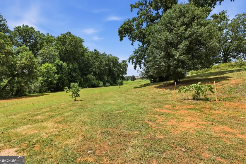 Newer construction, 3 private acres, and over 2,800 square feet - photo 15