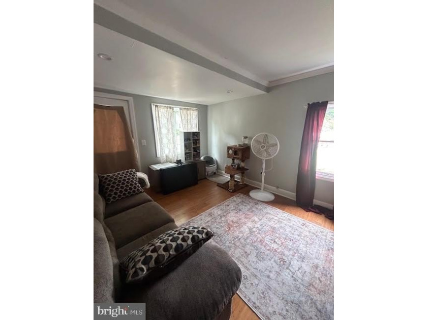 3 Bedroom 1 bath ranch home features a spacious living room - photo 15