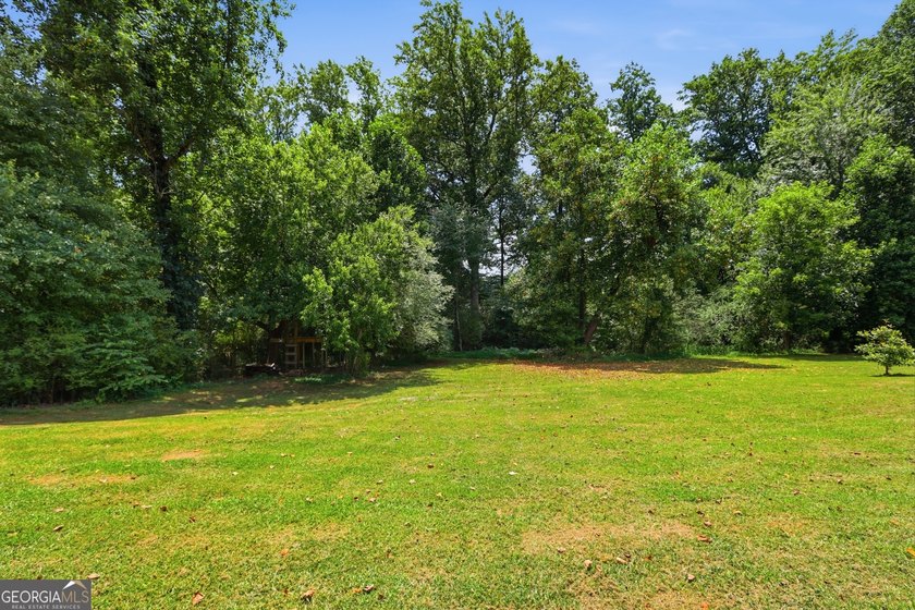 Newer construction, 3 private acres, and over 2,800 square feet - photo 16