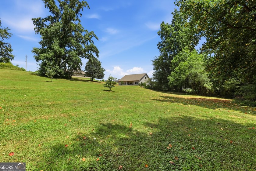 Newer construction, 3 private acres, and over 2,800 square feet - photo 18