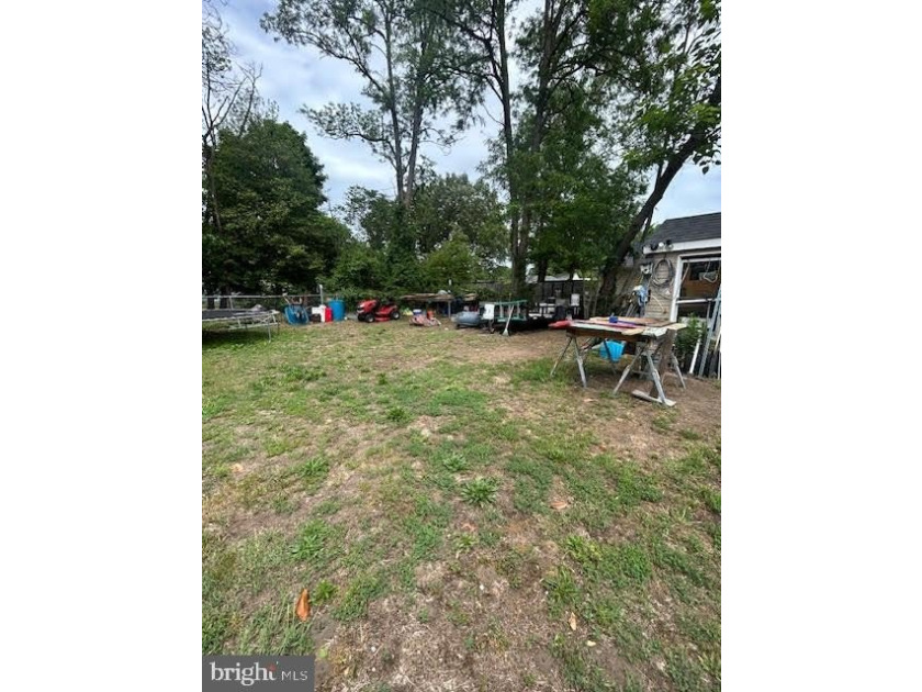 3 Bedroom 1 bath ranch home features a spacious living room - photo 20