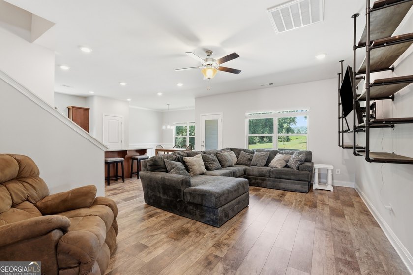 Newer construction, 3 private acres, and over 2,800 square feet - photo 21