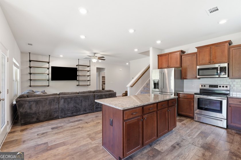 Newer construction, 3 private acres, and over 2,800 square feet - photo 25