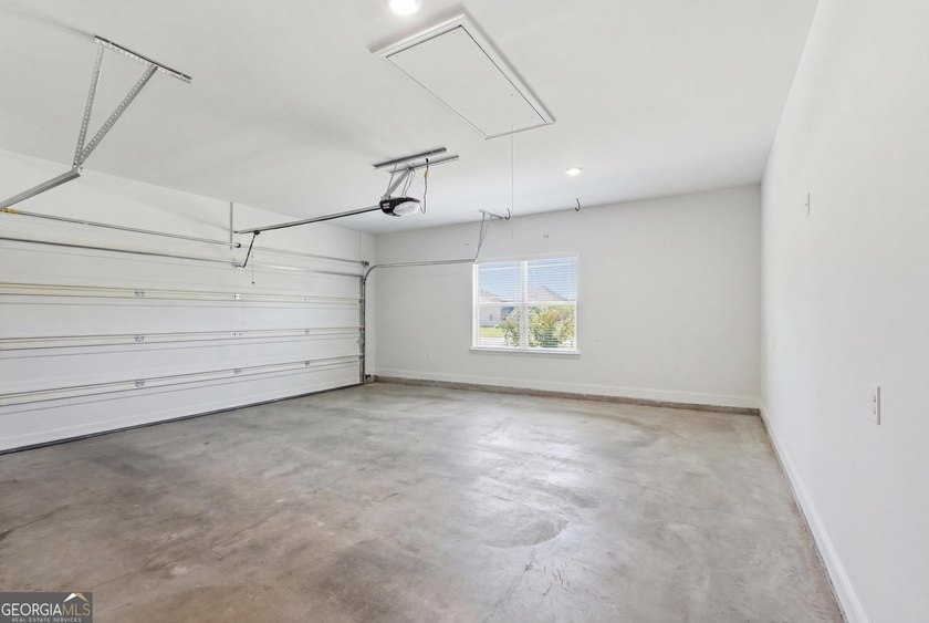 Newer construction, 3 private acres, and over 2,800 square feet - photo 38