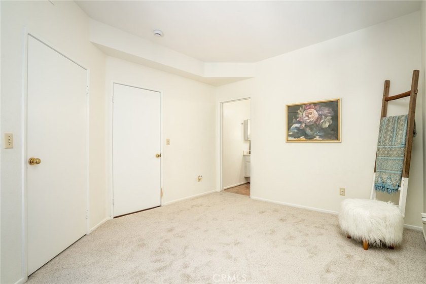 Downtown Vibe mixed with with private, peaceful secluson. 640 W - photo 11