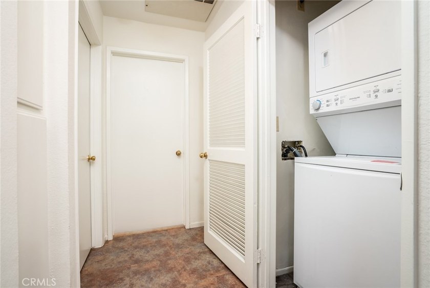 Downtown Vibe mixed with with private, peaceful secluson. 640 W - photo 15