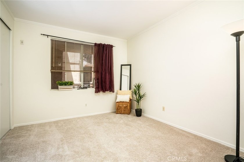 Downtown Vibe mixed with with private, peaceful secluson. 640 W - photo 16