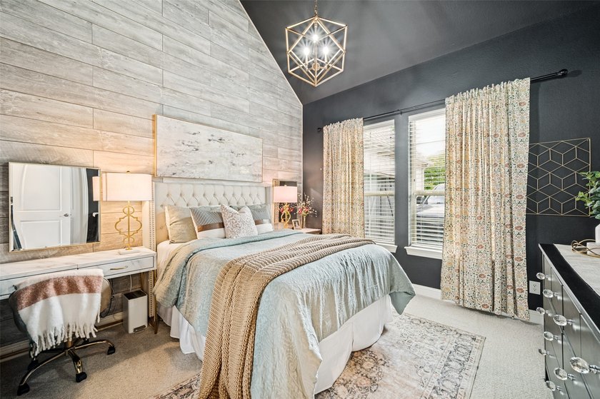 Experience refined luxury living in this exquisite 4-bedroom, 3 - photo 19