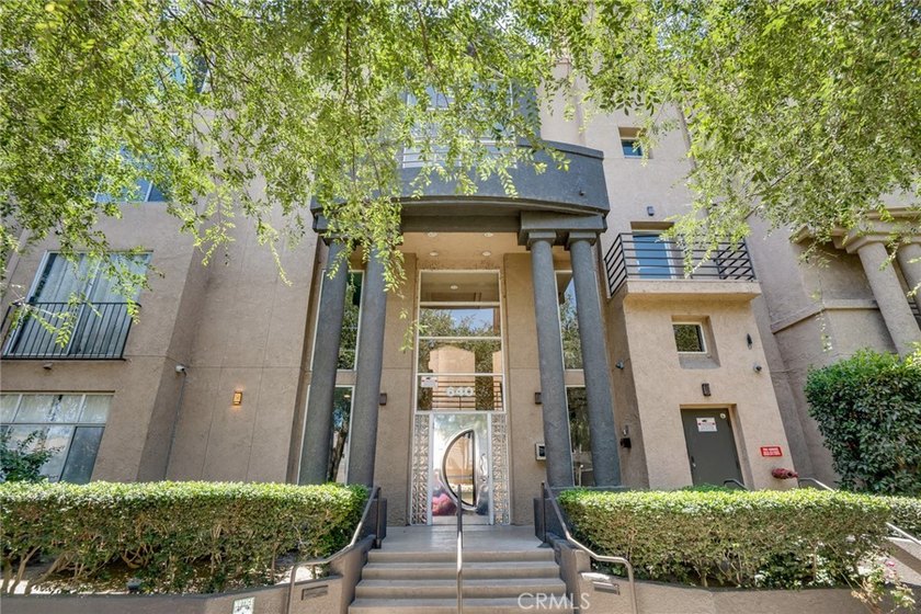 Downtown Vibe mixed with with private, peaceful secluson. 640 W - photo 21