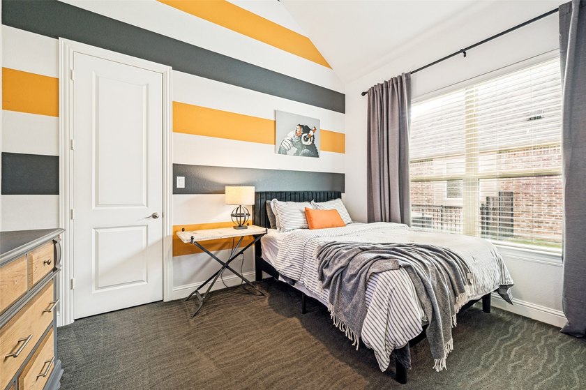Experience refined luxury living in this exquisite 4-bedroom, 3 - photo 21