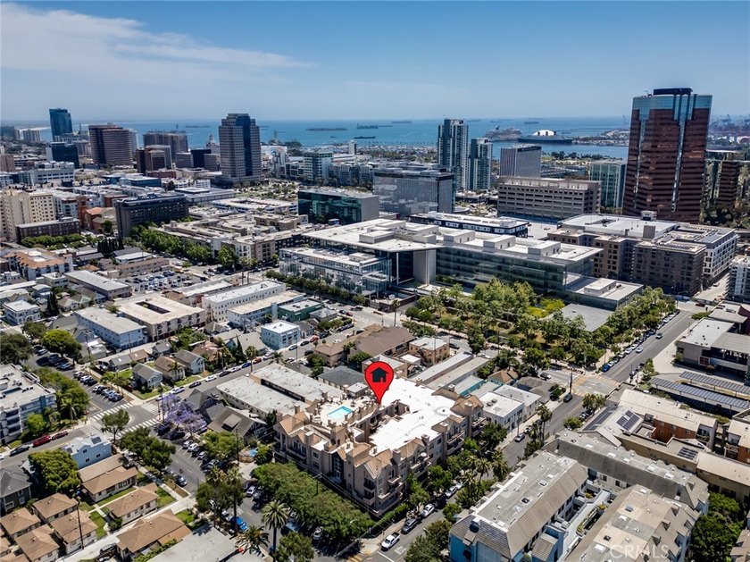 Downtown Vibe mixed with with private, peaceful secluson. 640 W - photo 23