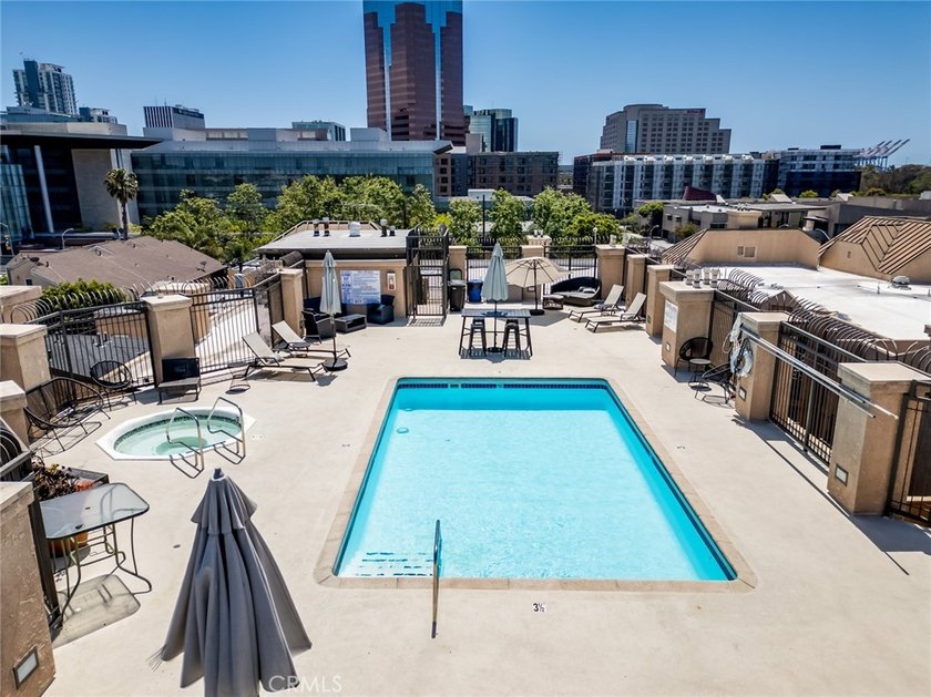 Downtown Vibe mixed with with private, peaceful secluson. 640 W - photo 25