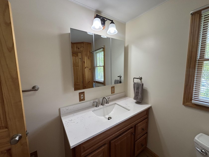 Welcome to this stunning, fully renovated home, meticulously - photo 26
