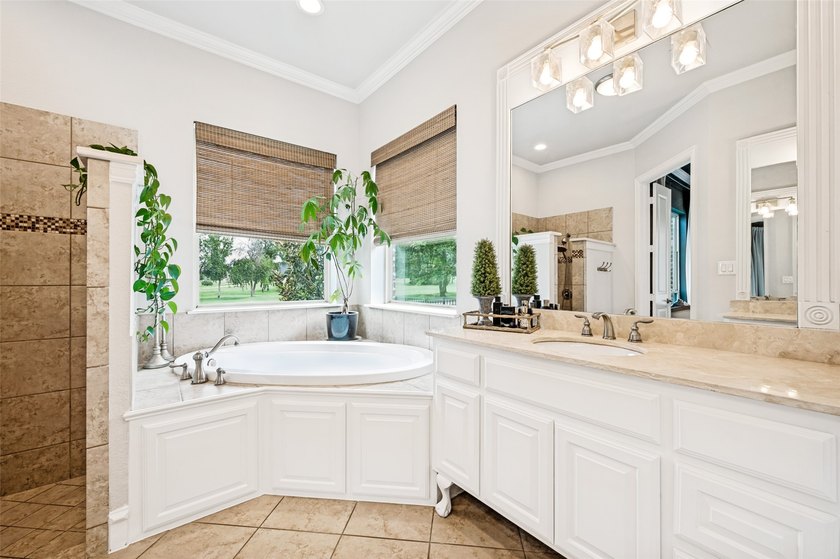 Experience refined luxury living in this exquisite 4-bedroom, 3 - photo 26