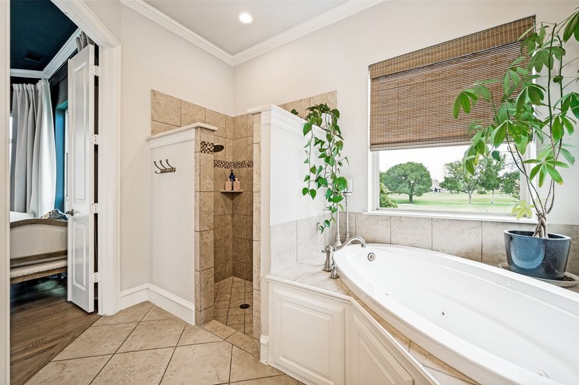 Experience refined luxury living in this exquisite 4-bedroom, 3 - photo 27