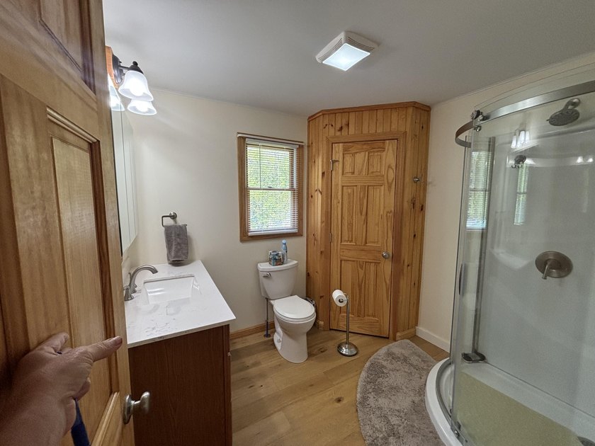 Welcome to this stunning, fully renovated home, meticulously - photo 28
