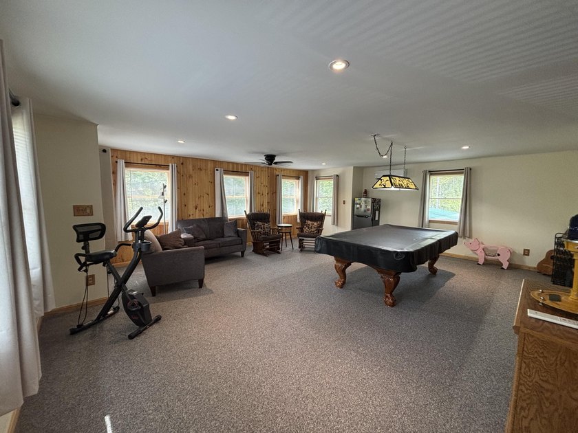 Welcome to this stunning, fully renovated home, meticulously - photo 32