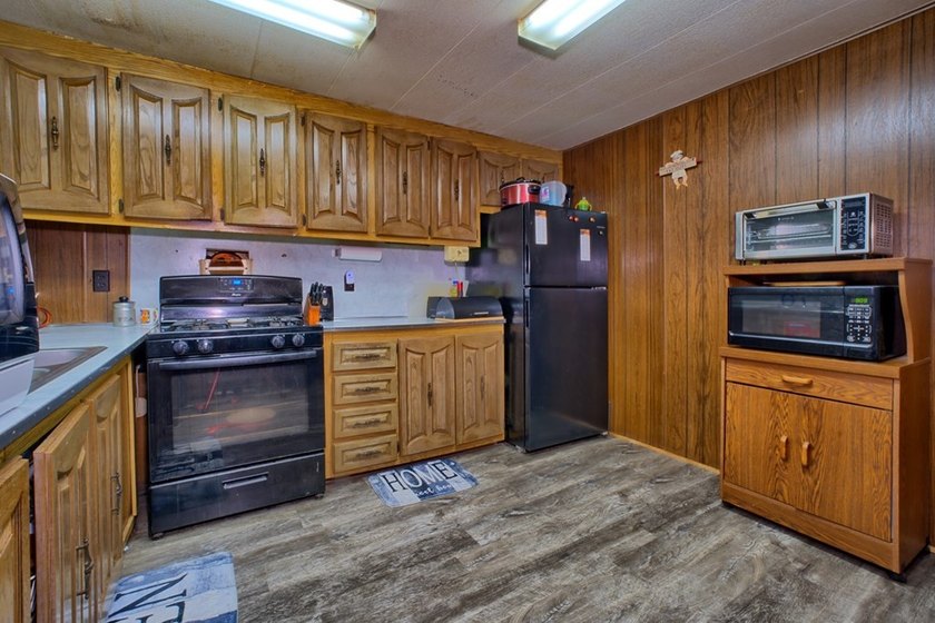 Affordable Lake Area Living with Room to Roam! This affordable 3 - photo 32