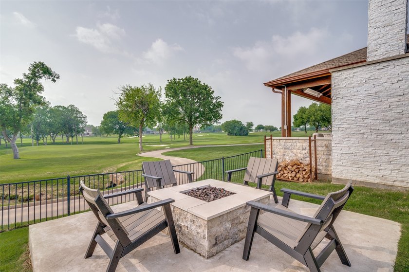 Experience refined luxury living in this exquisite 4-bedroom, 3 - photo 32