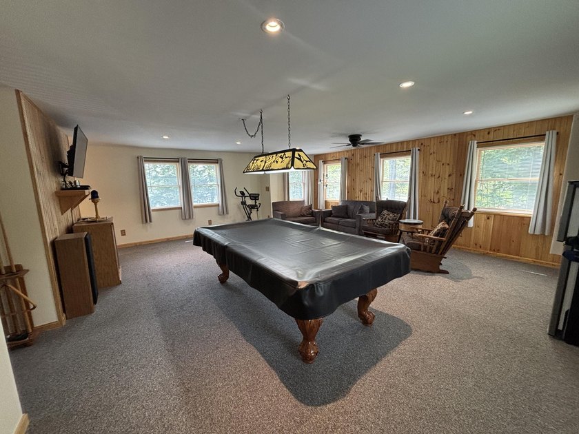 Welcome to this stunning, fully renovated home, meticulously - photo 33