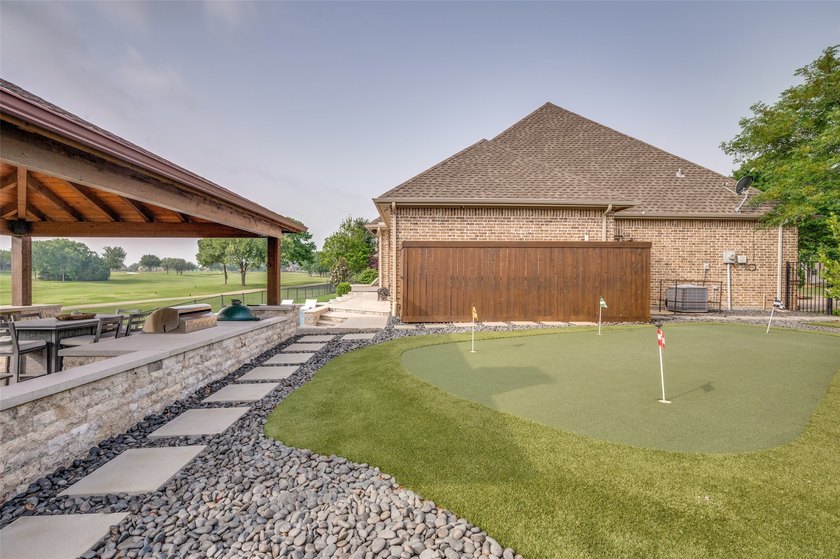 Experience refined luxury living in this exquisite 4-bedroom, 3 - photo 33