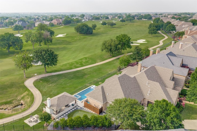 Experience refined luxury living in this exquisite 4-bedroom, 3 - photo 36