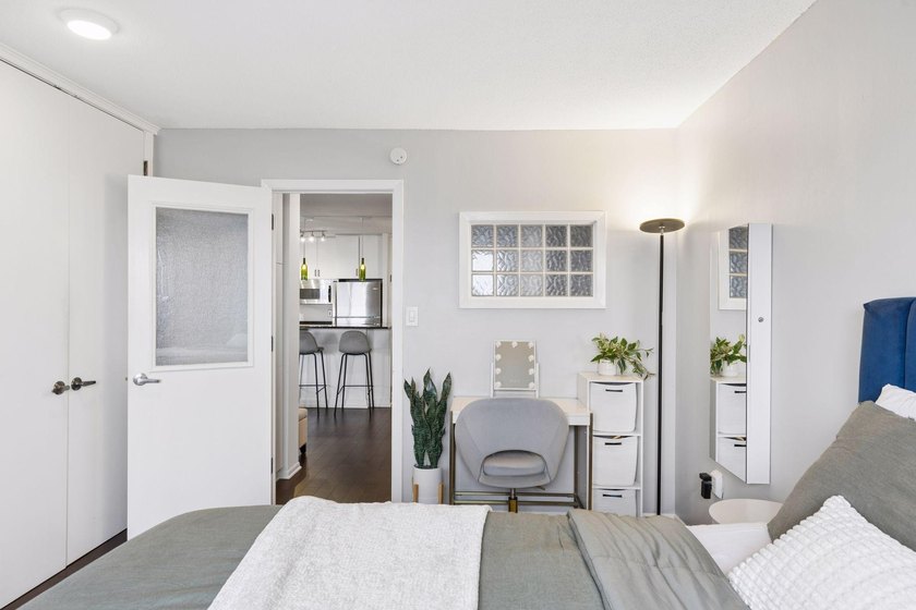 Move right into this bright and modern 1 bedroom at Summit - photo 17