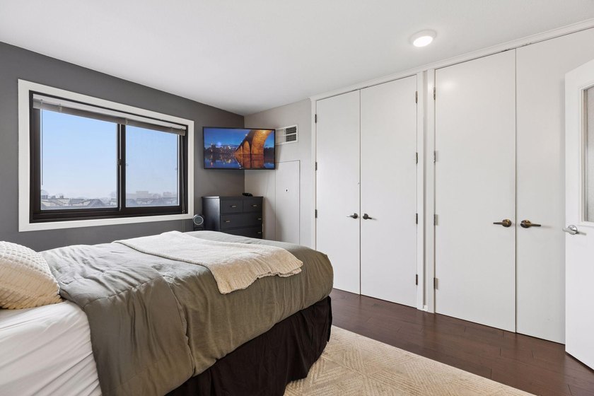 Move right into this bright and modern 1 bedroom at Summit - photo 18