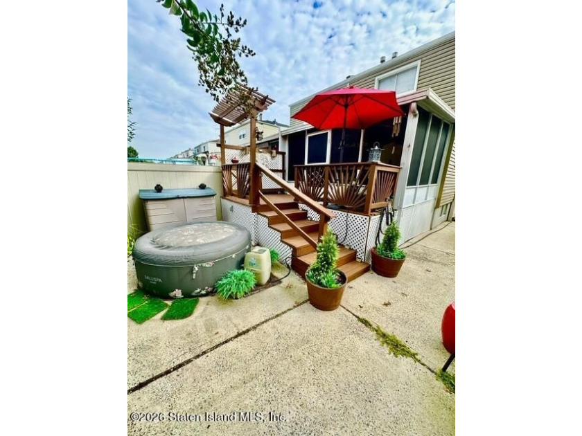 BEAUTIFUL 3 BEDROOM COLONIAL, NEW CENTRAL AIR, NEW BATHS, NEW - photo 20