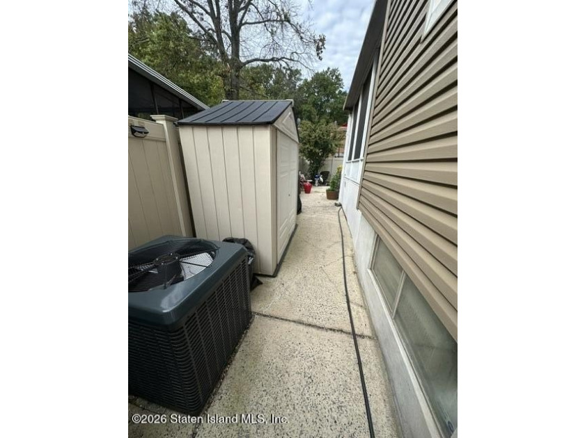 BEAUTIFUL 3 BEDROOM COLONIAL, NEW CENTRAL AIR, NEW BATHS, NEW - photo 23