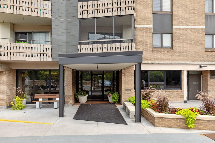 Move right into this bright and modern 1 bedroom at Summit - photo 27