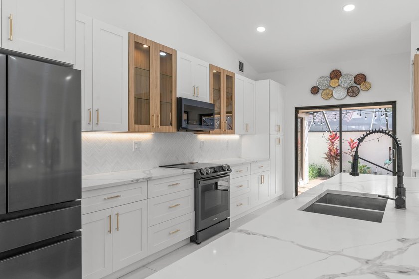 Welcome to refined living in this impeccably upgraded 3-bedroom - photo 8