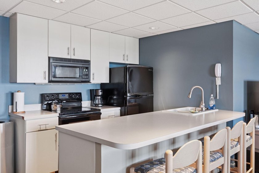 Move right into this bright and modern 1 bedroom at Summit - photo 38