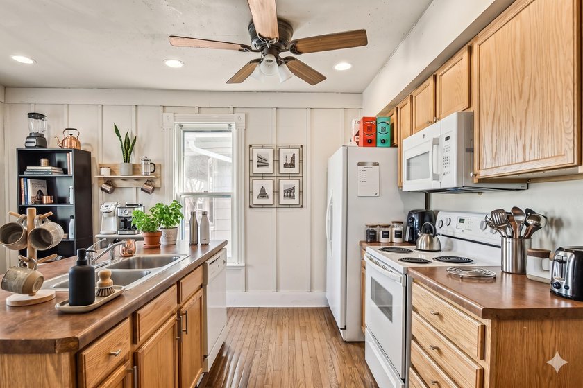 Rarely do you find a 2~flat with this much size, income, and - photo 11