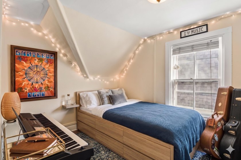 Rarely do you find a 2~flat with this much size, income, and - photo 19