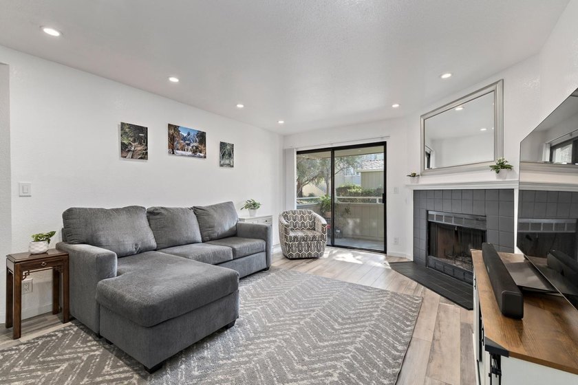 Welcome to 1751 Braddock Court, a beautifully updated - photo 2