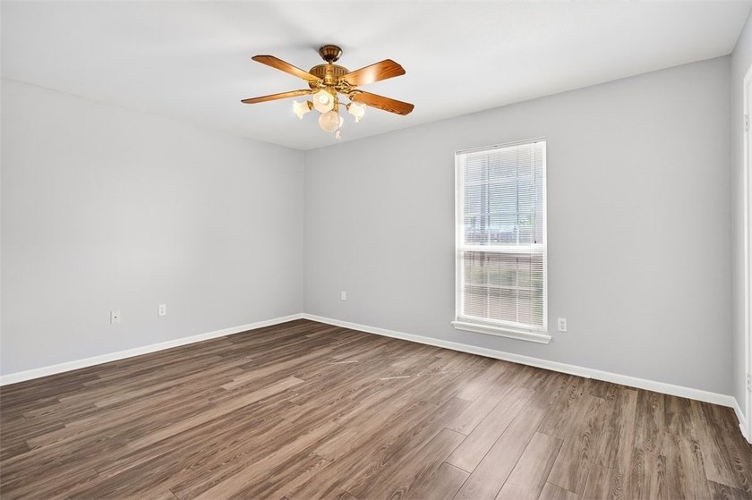 WELL CARED FOR all brick home on large tree shaded lot with new - photo 33