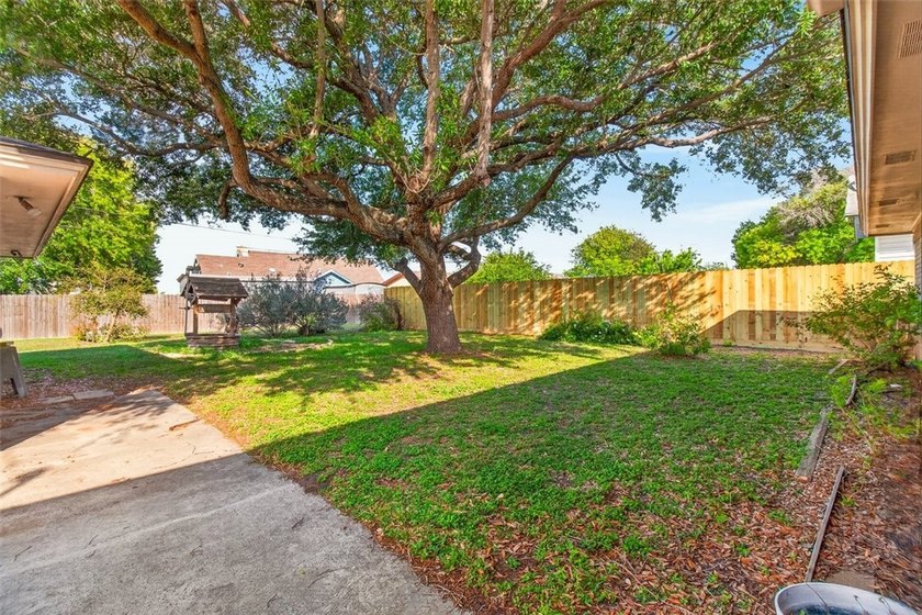 WELL CARED FOR all brick home on large tree shaded lot with new - photo 38