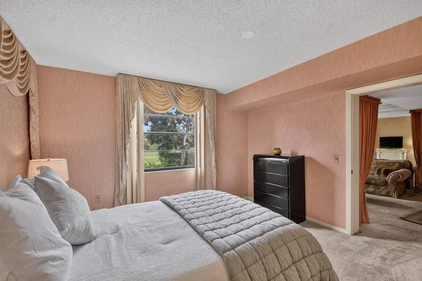 Bring your vision to this spacious 2BR/2BA in the heart of West - photo 22